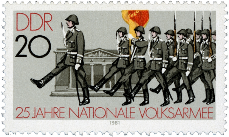 軍事パレード 東独 東ドイツ